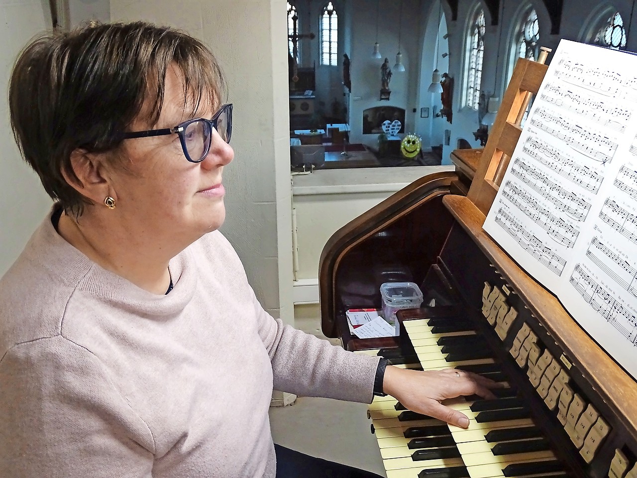 Nicole Lenaerts verloor haar hart aan het orgel. „Het is dan ook een orkest op zich.” © Luc Meel