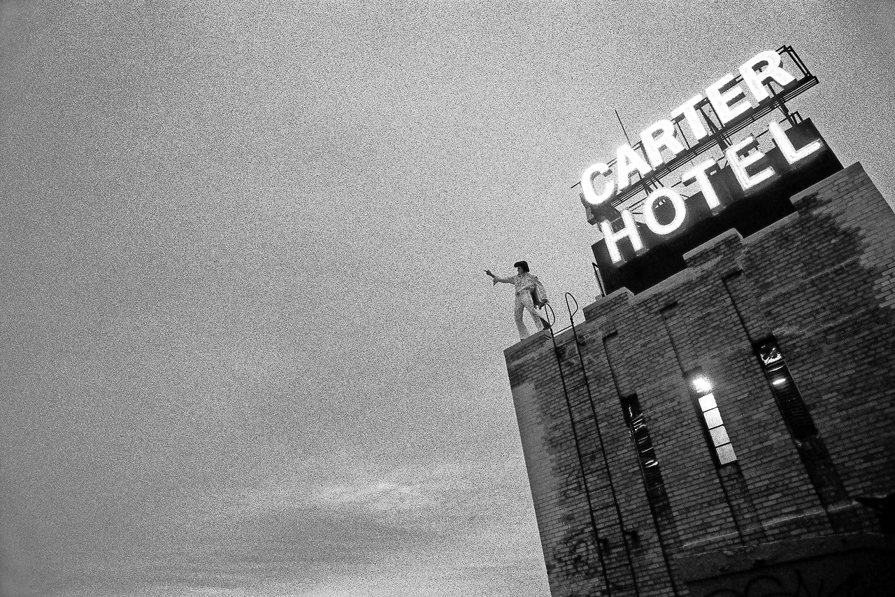 Met zijn Elvisportretten maakt de fotograaf een maffe jeugddroom waar. © Stephan Vanfleteren