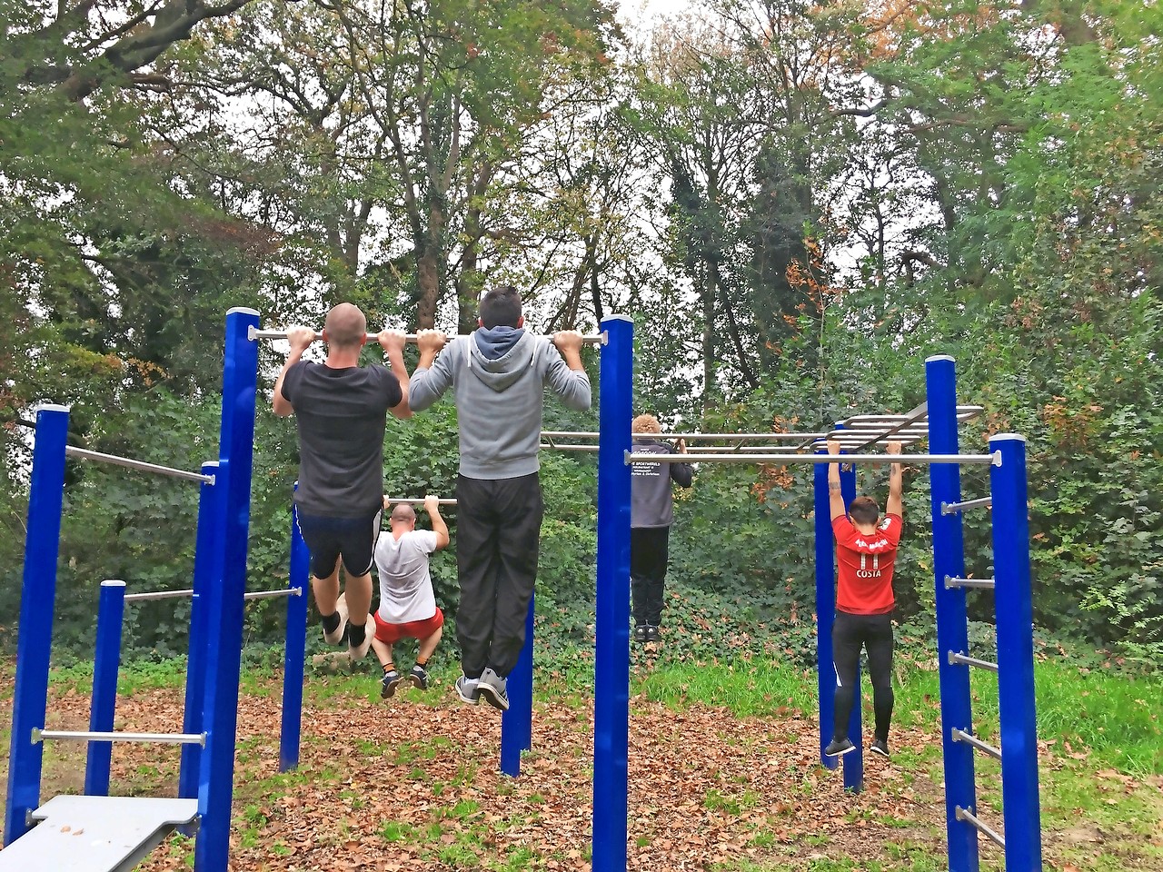 Geregeld sporten bevordert sociale interactie en teamspirit, uitmuntende wapens in de strijd tegen verslaving. © De Sleutel