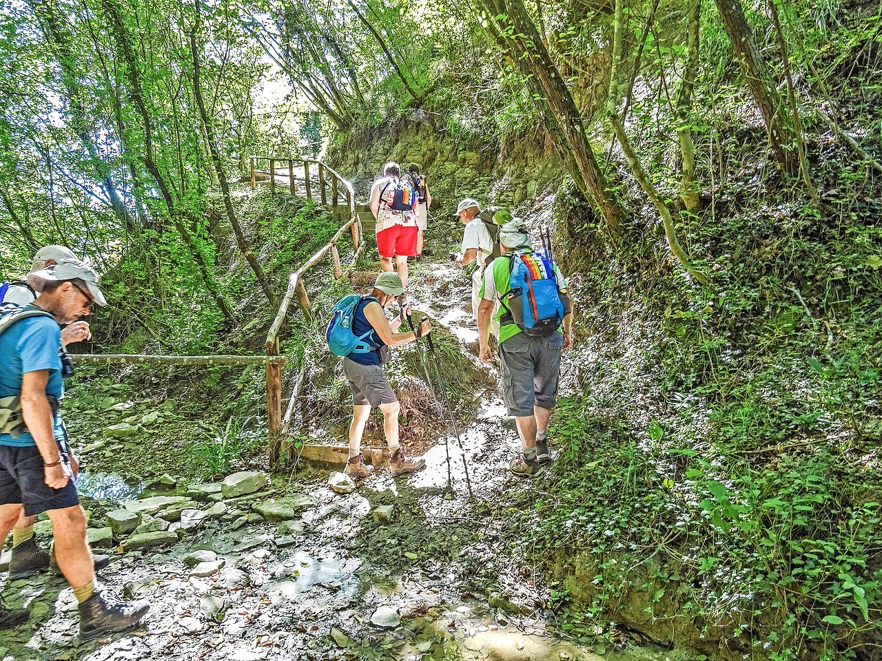 Pelgrims onderweg in de schoonheid van de natuur in Midden-Italië. © Tau/Wies Beckers