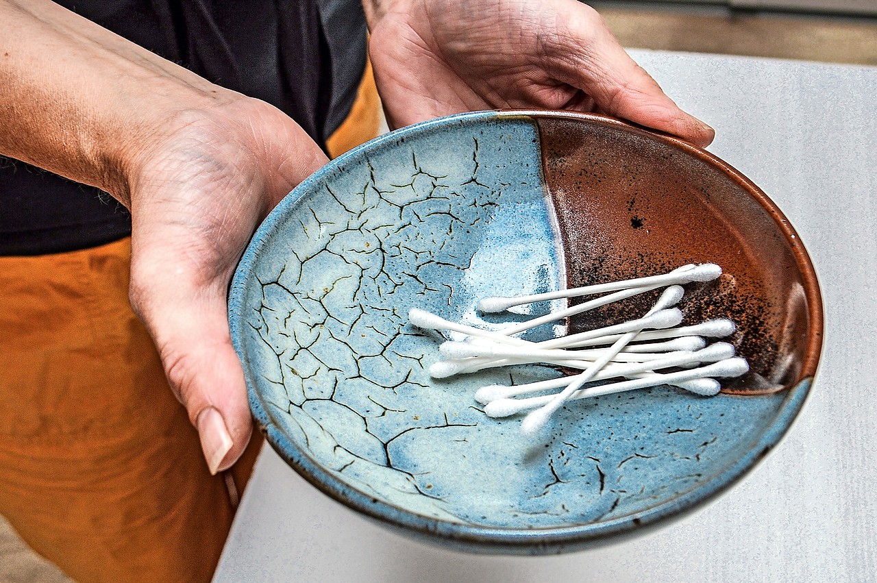 Wattenstaafjes vervangen de traditionele zalving met de duim. © Erik De Smet