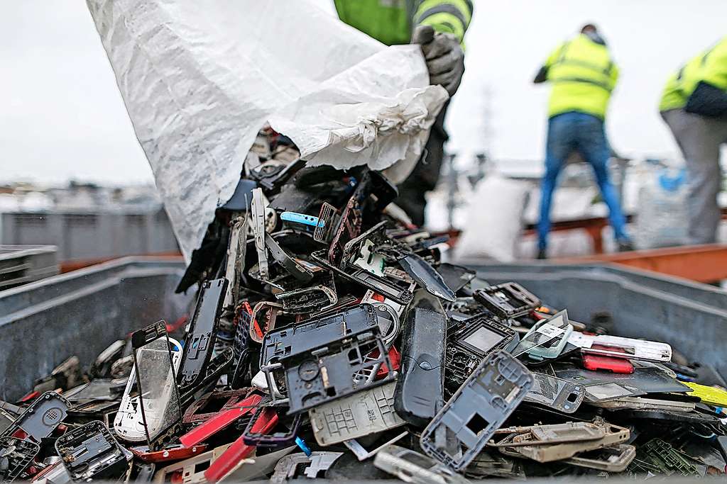 Onderdelen van elektronische toestellen opnieuw gebruiken, maakt deel uit van een circulaire economie. © Belga Image