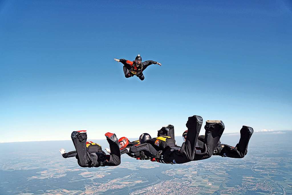 Als cameraman van HayaBusa zweeft David Grauwels boven zijn teamgenoten uit. © HayaBusa