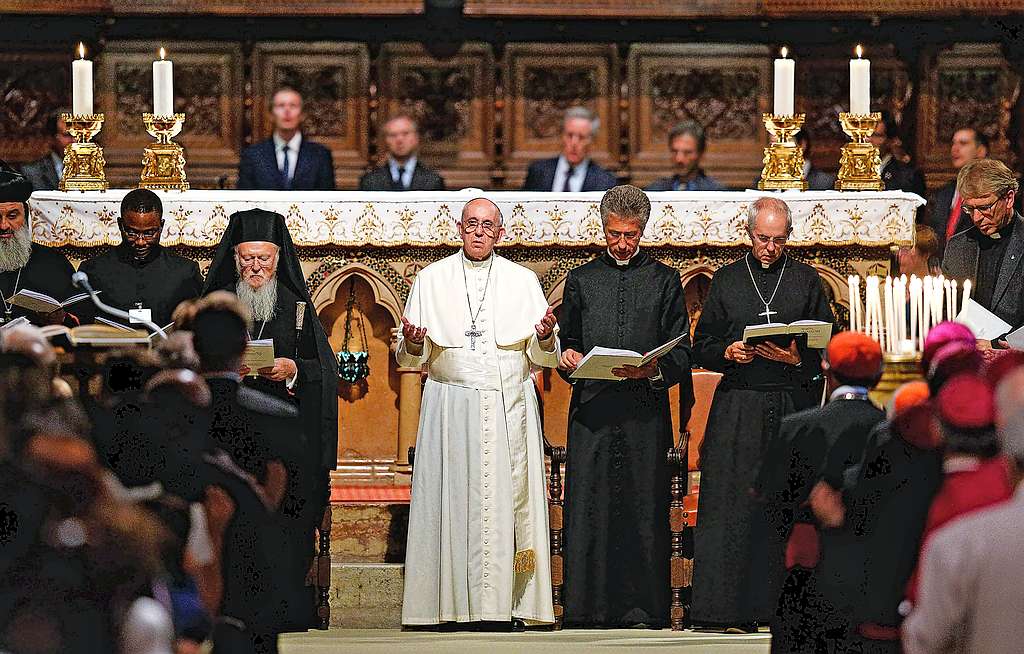 Patriarch Bartholomeus I, paus Franciscus en (rechts) aartsbisschop Welby in 2016 in Assisi. © KNA-Bild