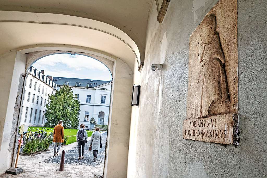 Paus Adrianus liet zijn woning in Leuven, nu het Pauscollege, na aan de universiteit als studentenresidentie. © Luk Vanmaercke