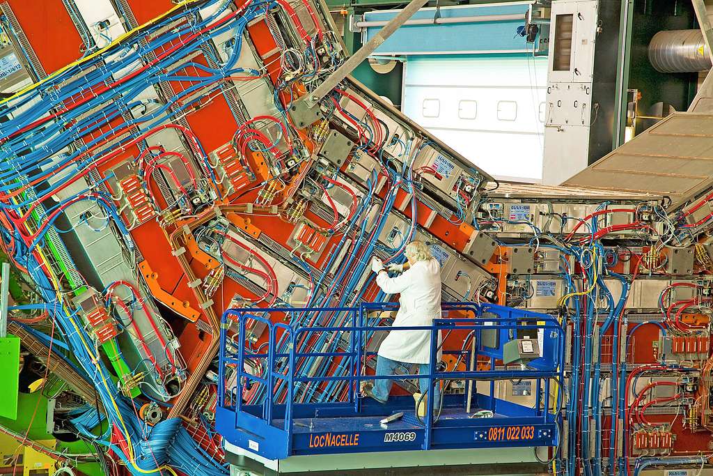 Dankzij de enorme deeltjesversneller van het Europees Laboratorium voor Deeltjesfysica (CERN) werd in 2012 het higgsboson ontdekt. © Image Select