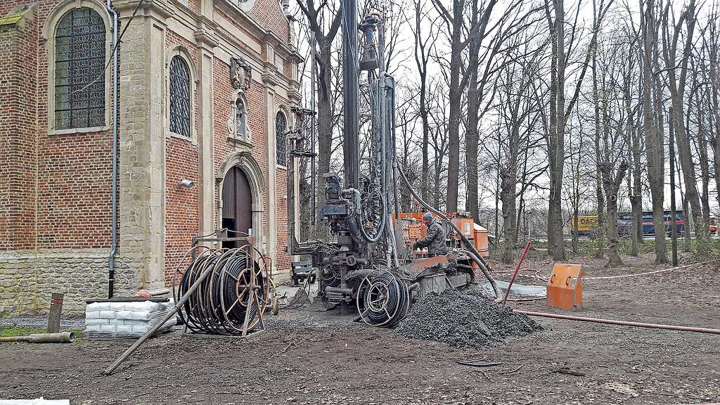 Aan de Boskapel in Imde wordt een warmtepomp geïnstalleerd. © Parochie Wolvertem