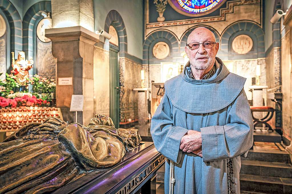 Louis Aerden: „Elke dag ga ik langs bij het Heilig Paterke in onze kerk voor een groet en een gebed.” © Rudi Van Beek