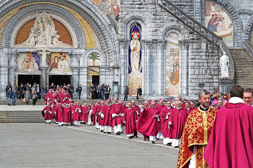 De bisschoppen van Frankrijk onlangs na een dienst in een basiliek van Lourdes. © Belga Image