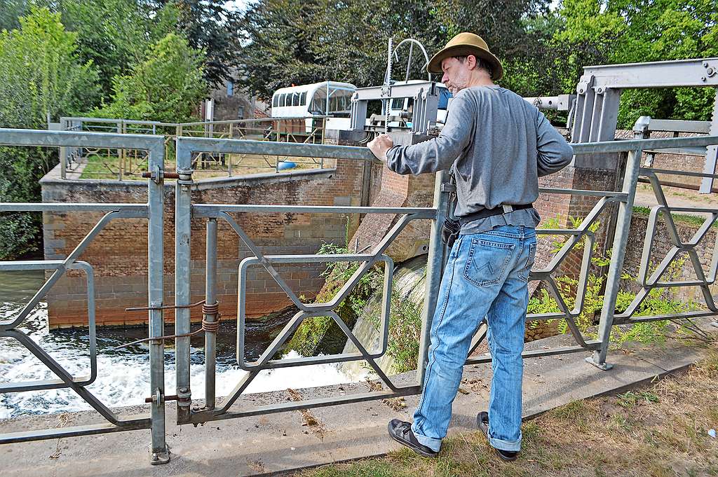 Een stuw op de Kleine Nete maakt dat de watermolen van Grobbendonk kan draaien. © Jozua De Smet