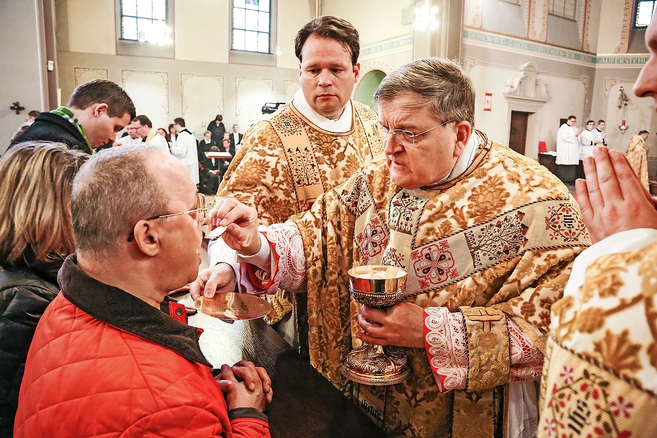 Onderling twistende bisschoppen, oppositie tegen de paus en disputen over liturgie wegen op de Kerk in de VS. © KNA-Bild