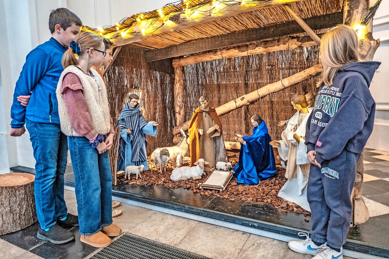 De kerststal combineert elementen uit twee verschillende kerstverhalen. © Luk Vanmaercke