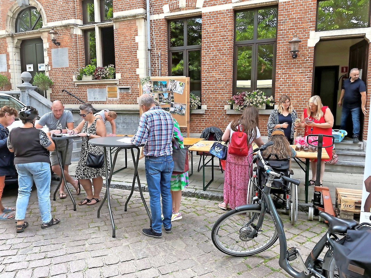 Op de markt peilde Beregoede Zorg Berlaar naar de noden bij inwoners. © Beregoede Zorg Berlaar