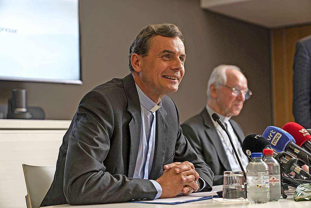 Luc Terlinden bij zijn voorstelling, vorige donderdagmiddag in Brussel. © Johannes Vande Voorde