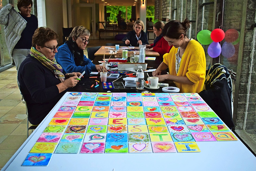 Catechisten geven tijdens Geestig creatief uiting aan een hartelijke Kerk. © Inge Cordemans