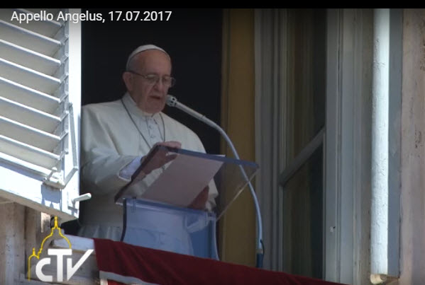 Paus Franciscus tijdens het Angelus op zondag 17 juli © CTV