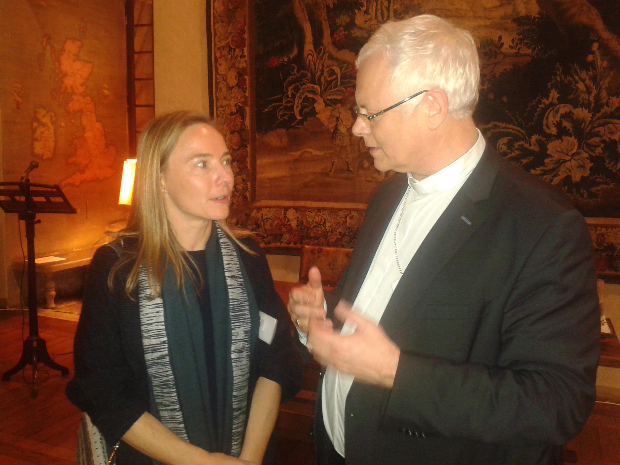 Bisschop Patrick Hoogmartens in gesprek met prof. Leen Decin