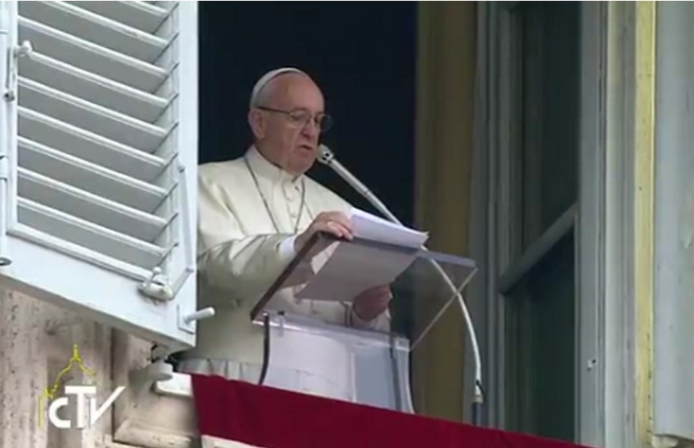 Paus Franciscus tijdens het Angelus op zondag 4 december 2016