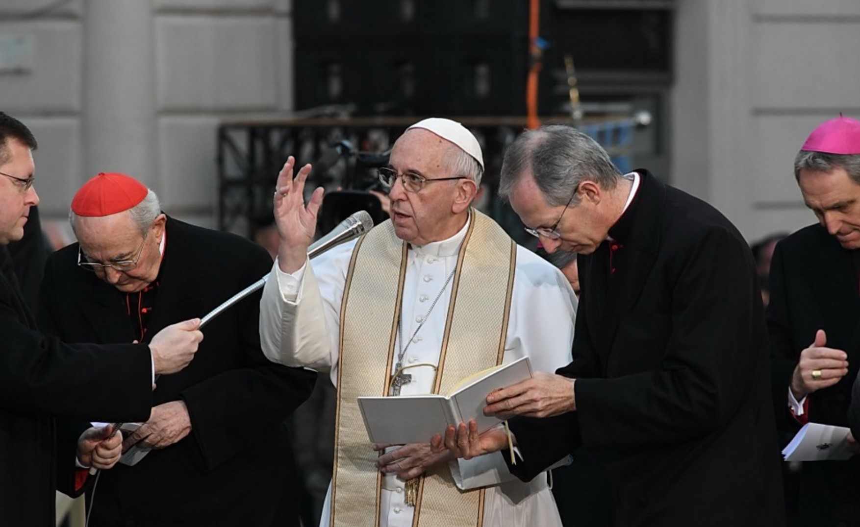 Paus Franciscus tijdens de viering op de Piazza d'Espagna ter gelegenheid van het feest van Maria Onbevlekte Ontvangenis