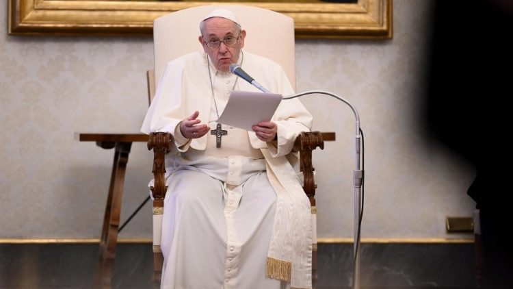 Paus Franciscus tijdens de algemene audiëntie