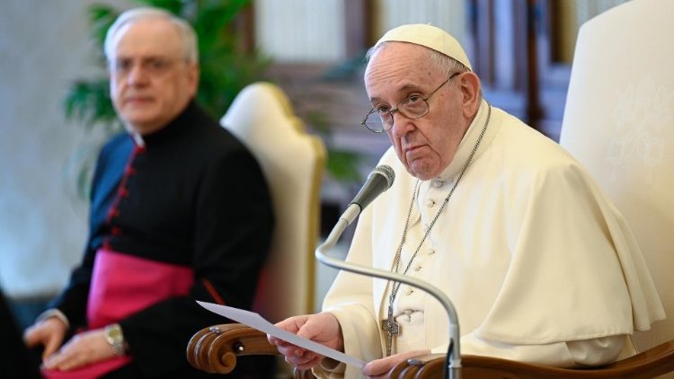 Paus Franciscus tijdens de algemene audiëntie van woensdag 5 mei 2021