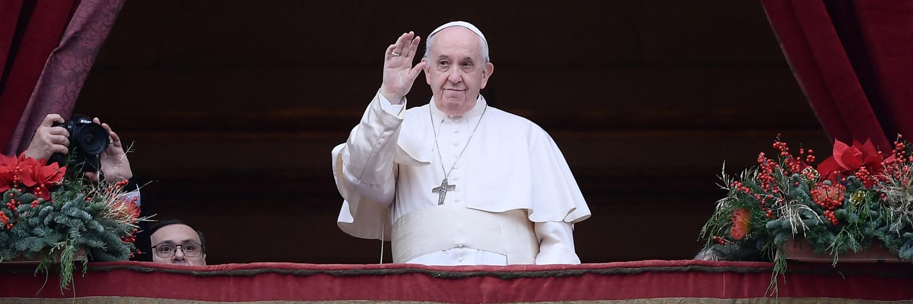 Paus Franciscus tijdens het uitspreken van zijn kerstboodschap op 25 december 2021