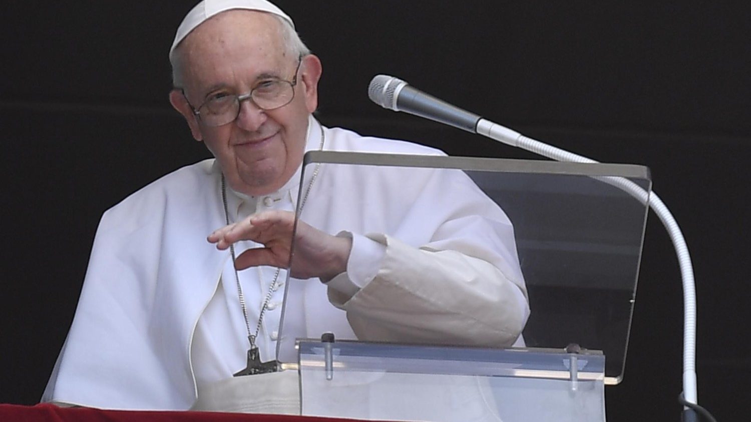 Paus Franciscus tijdens het angelus op het hoogfeest van de heilige apostelen Petrus en Paulus op woensdag 29 juni 2022