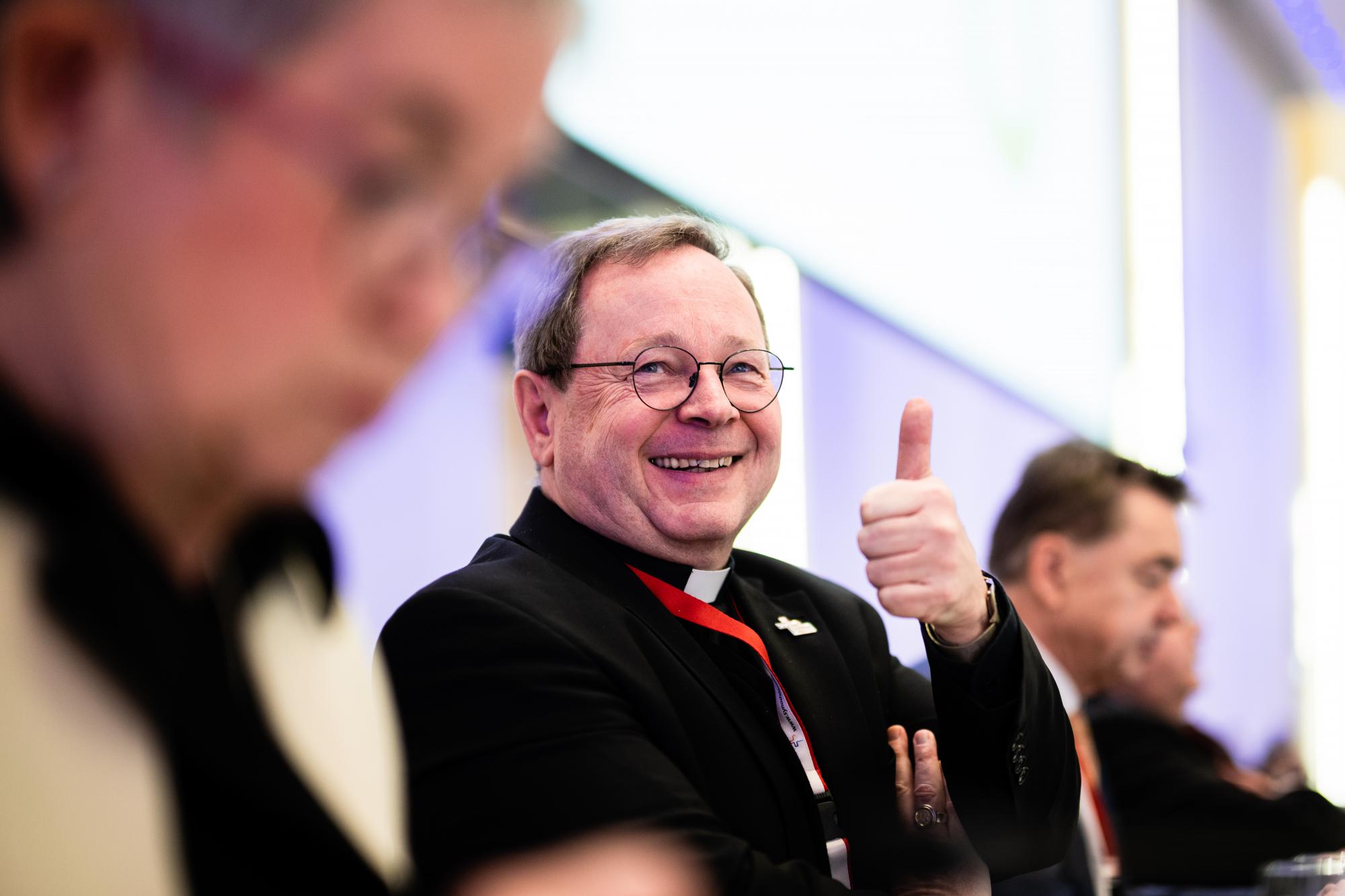 De voorzitter van de Duitse bisschoppenconferentie, bisschop Georg Bätzing, sprak zijn dankbaarheid uit voor het succes van de synodale weg en voor de wereldwijde belangstelling.