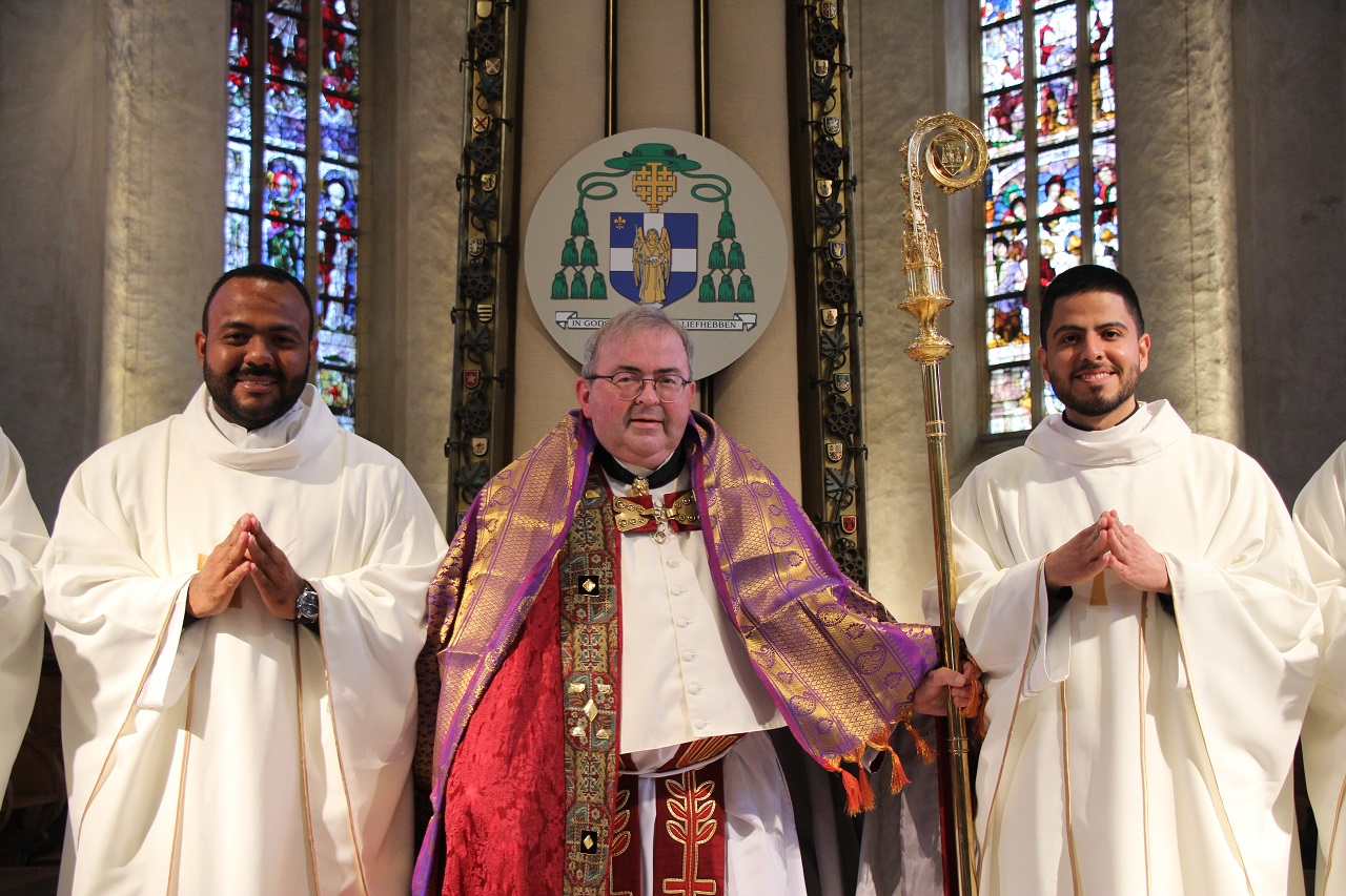 Dit voorjaar wijdde de zwaar zieke mgr. Smeets nog drie priesters.