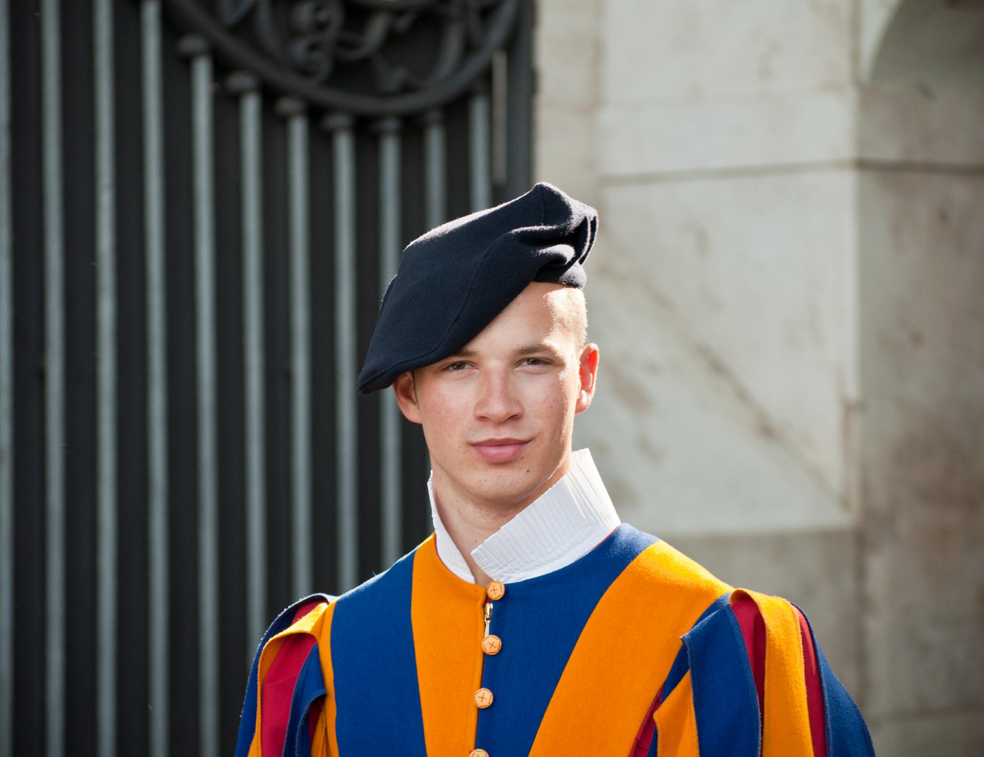 ‘Bij de eerste keer dat de Zwitsers plechtig salueren als je langsloopt, voel je je nog wat onwennig.’