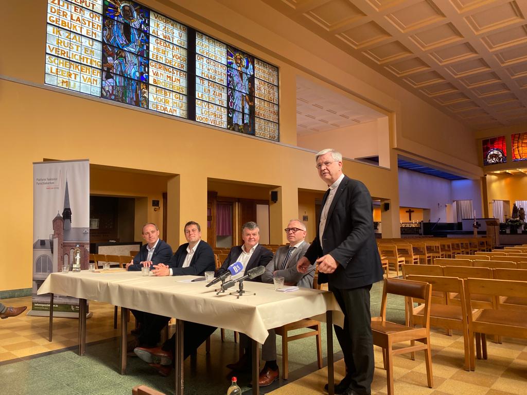 Namens de Bisschoppenconferentie was de Antwerpse bisschop Johan Bonny (rechts) aanwezig.