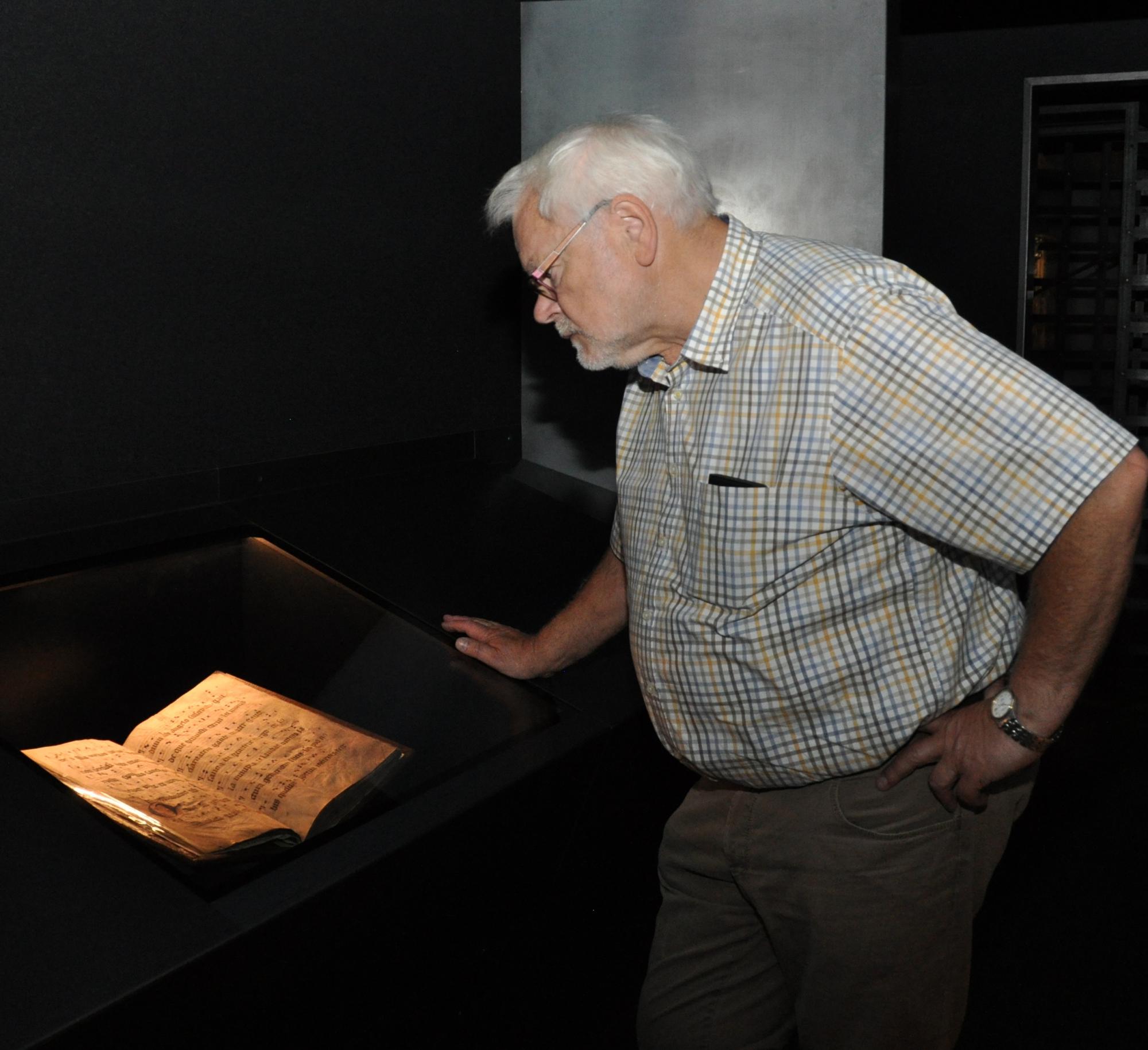 Albert Boulet in de schatkamer van Teseum.