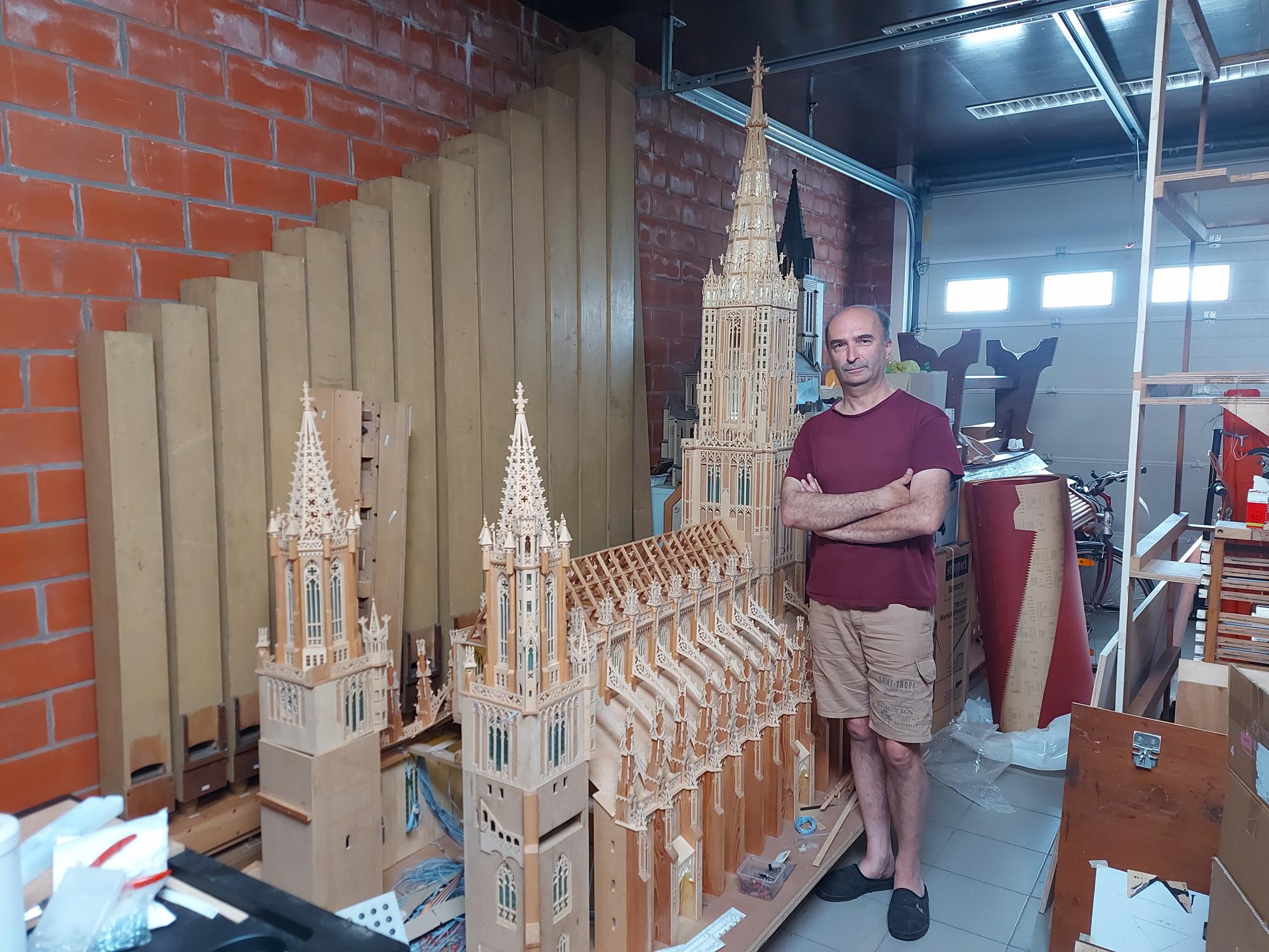 Miniatuur van de Dom van Ulm in Duitsland, met een kerktoren van ongeveer 161 meter hoog en maar liefst 750 treden.