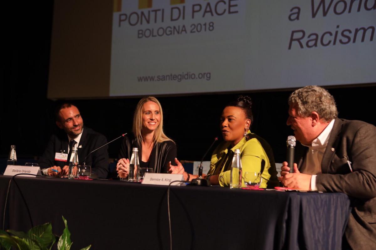 Bernice A. King aan het woord op het jeugdforum van Bridges for Peace in Bologna