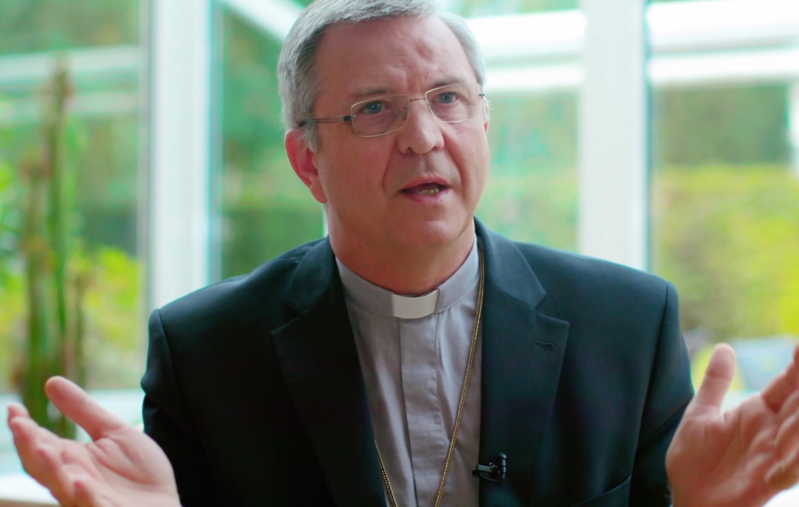 Mgr. Bonny staat stil bij de betekenis van Allerheiligen en Allerzielen op Schoonselhof in Antwerpen.