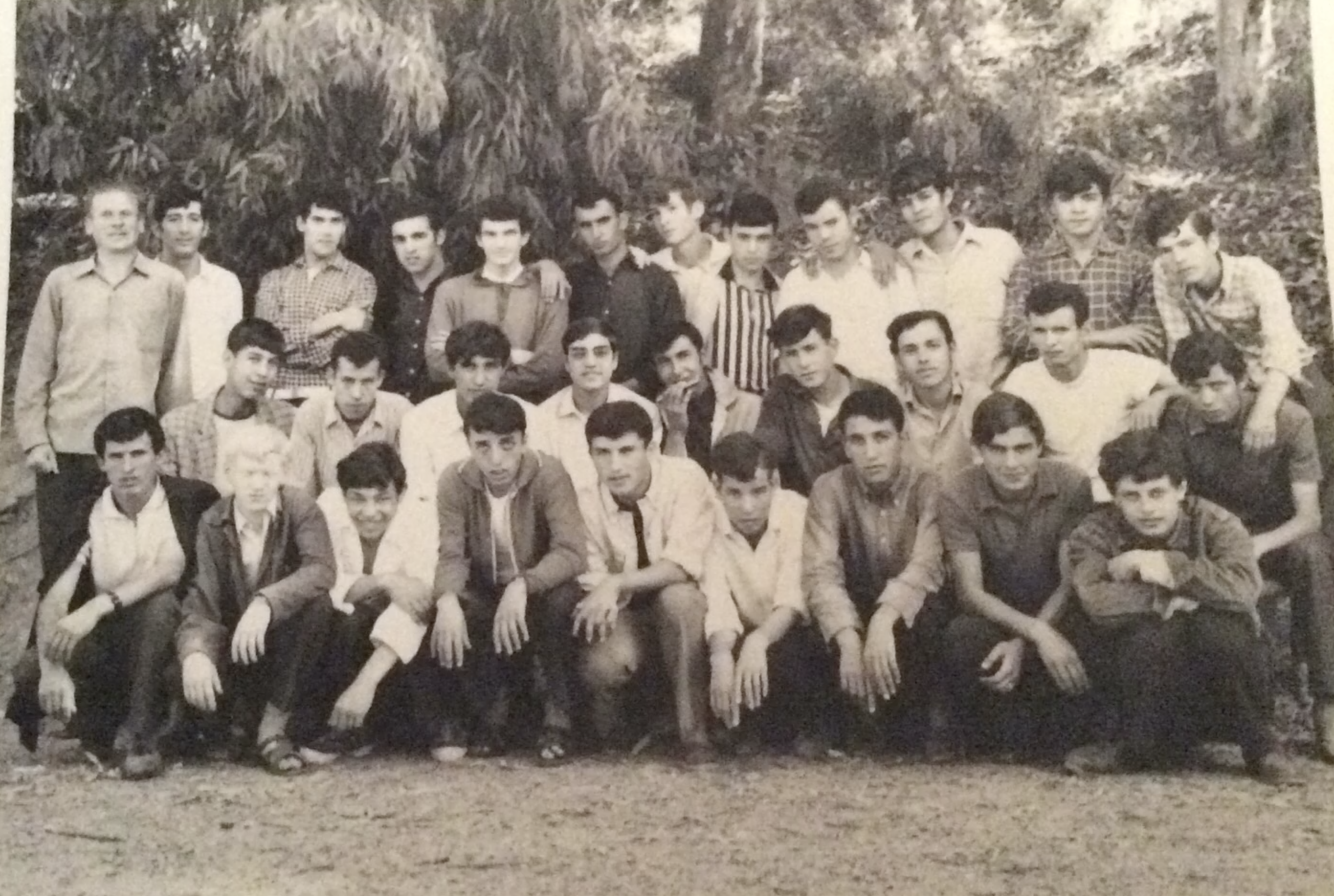 Charles Deckers met de jongens van zijn beroepsschool in Tizi-Ouzou.