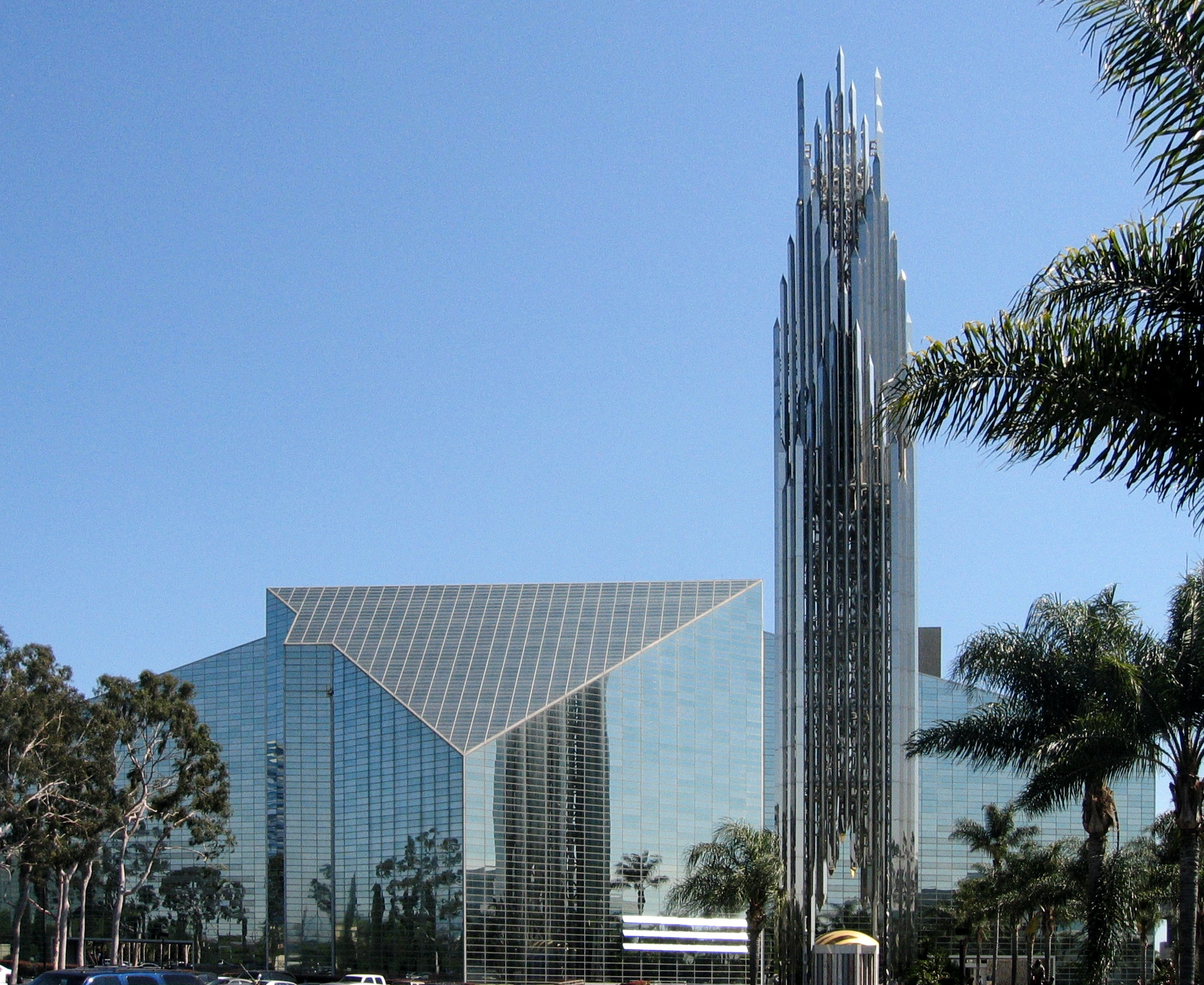 Crystal Cathedral wordt Christ Cathedral. Van de Amerikaanse architect Philip Johnson.