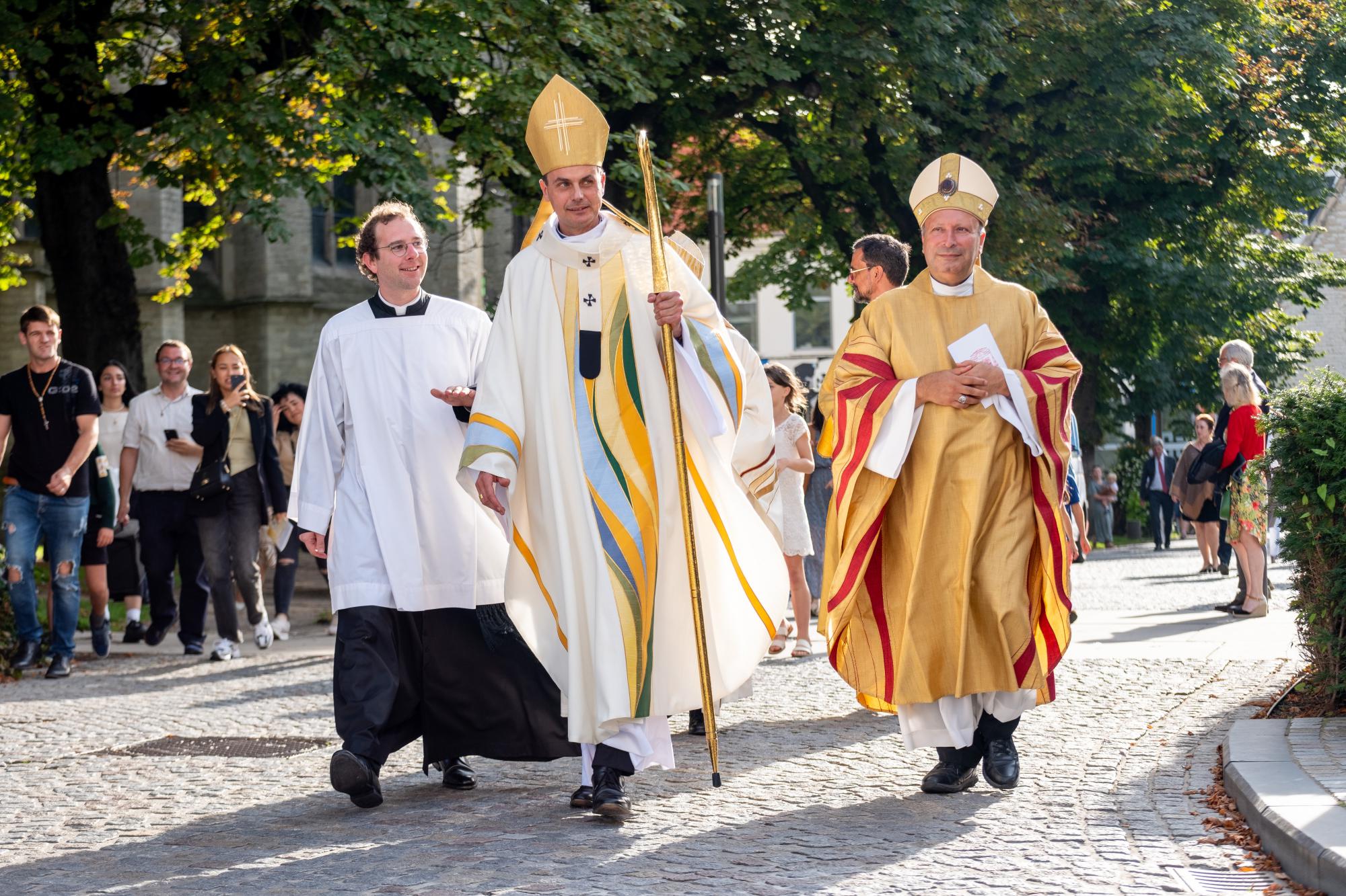 Aartsbisschop Luc Terlinden, op de terugweg naar het aartsbisschoppelijk paleis.