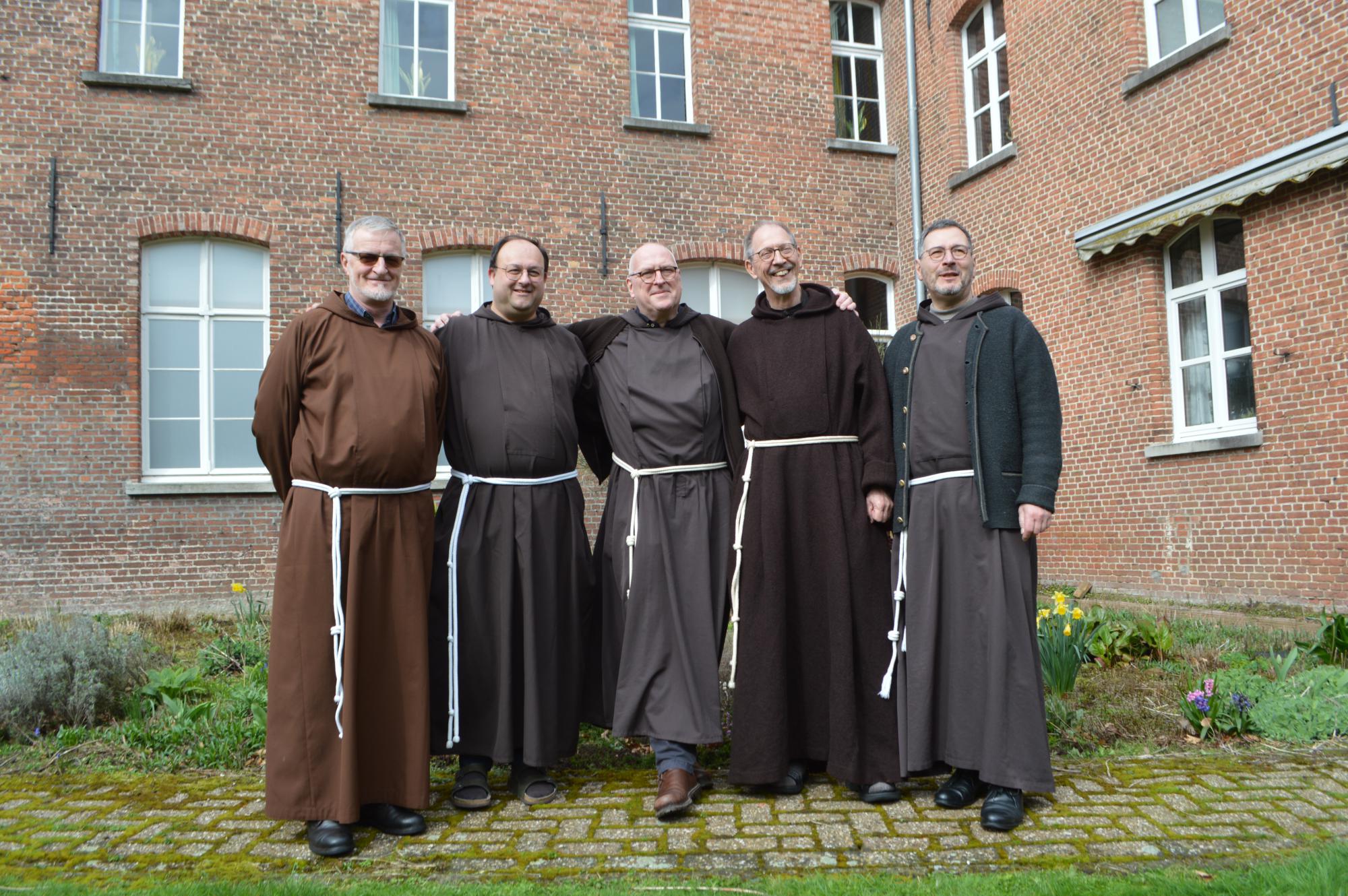 Broeder Roberto (links) met het nieuwe bestuur: (vlnr) de Vlaming Kenny Brack, de Duitser Christophorus Goedereis, de Nederlander Ad Vermeulen en de Duitse provinciale overste Helmut Rakowski.