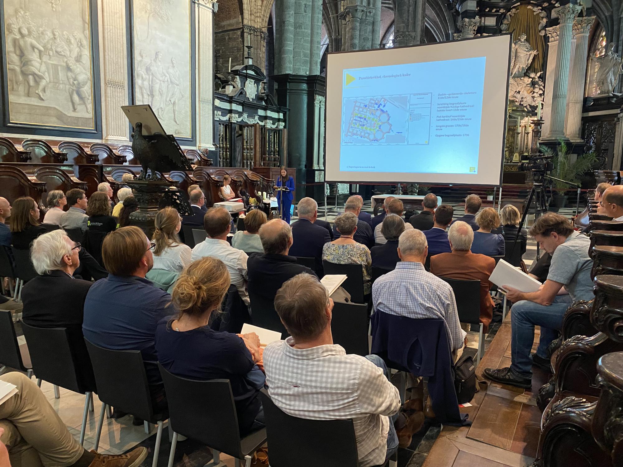 Heel wat belangstelling bij de voorstelling van de resultaten door Janiek De Grysen en Shari Eggermont van Ruben Williaert nv.