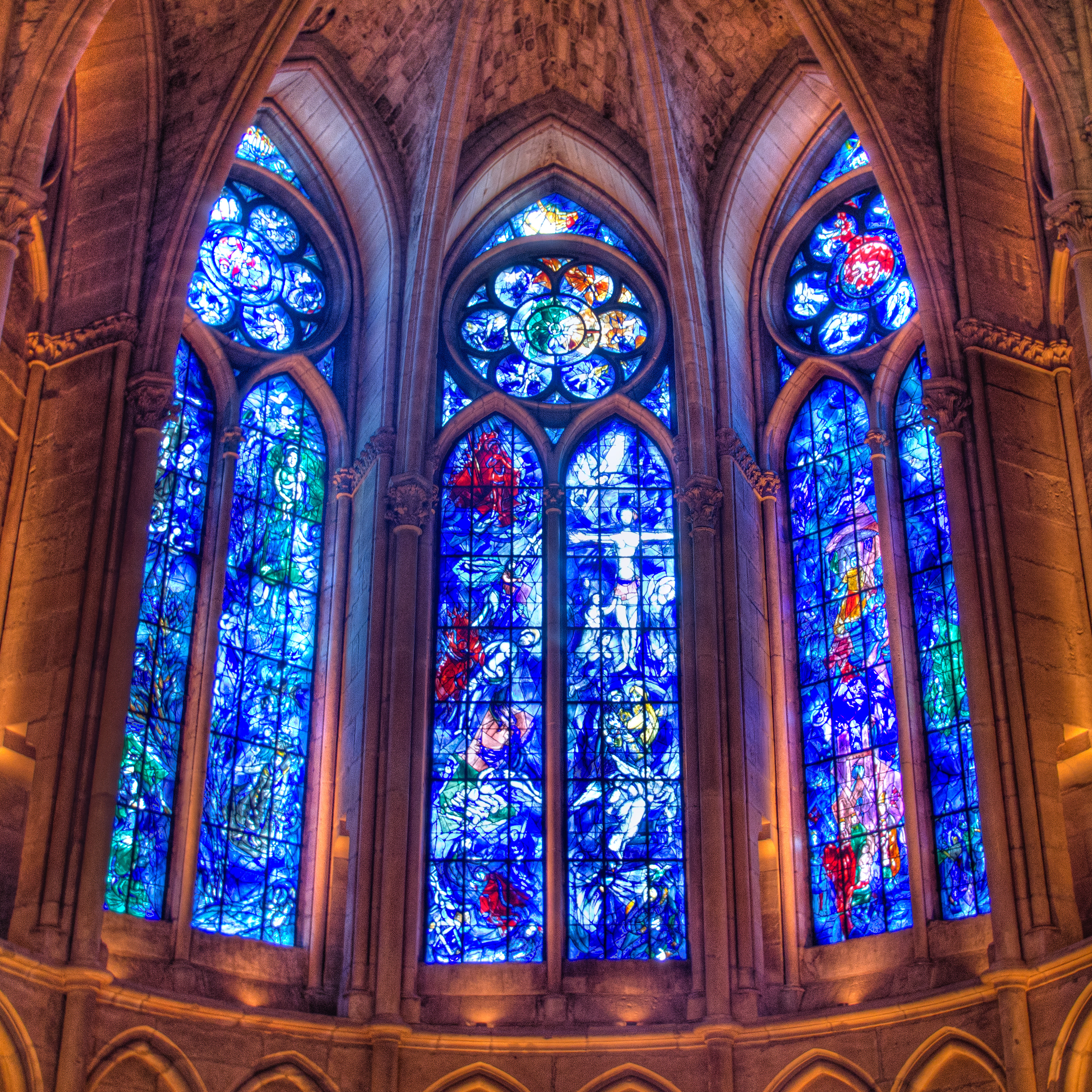 'Vredesraam' door Marc Chagall in de kathedraal van Reims.