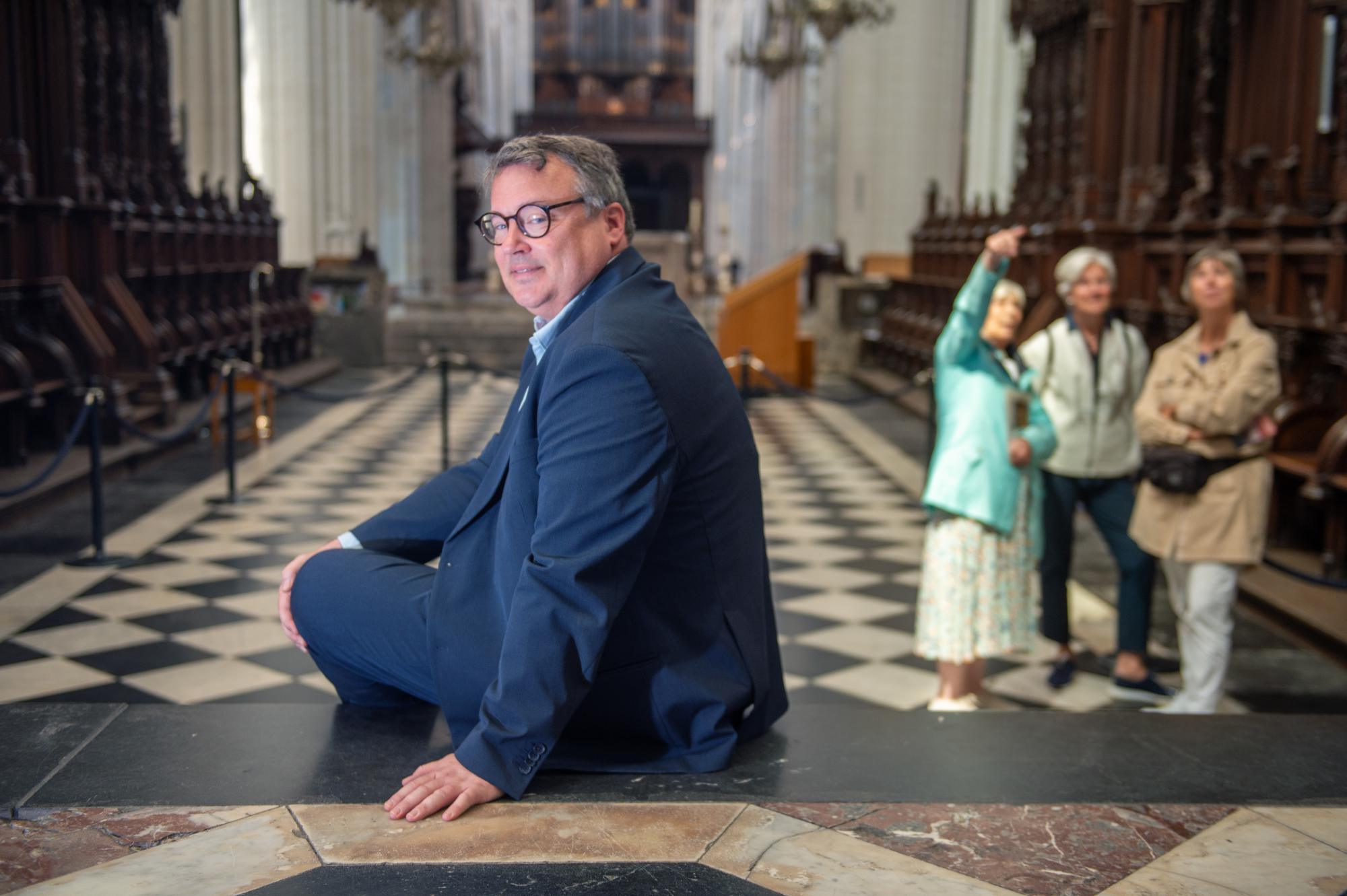 'Tegenwoordig sluiten we de kathedraal niet tijdens een huwelijksdienst. Toeristen kunnen dus Rubens bewonderen, maar ondergaan tegelijk de setting van de liturgie.'