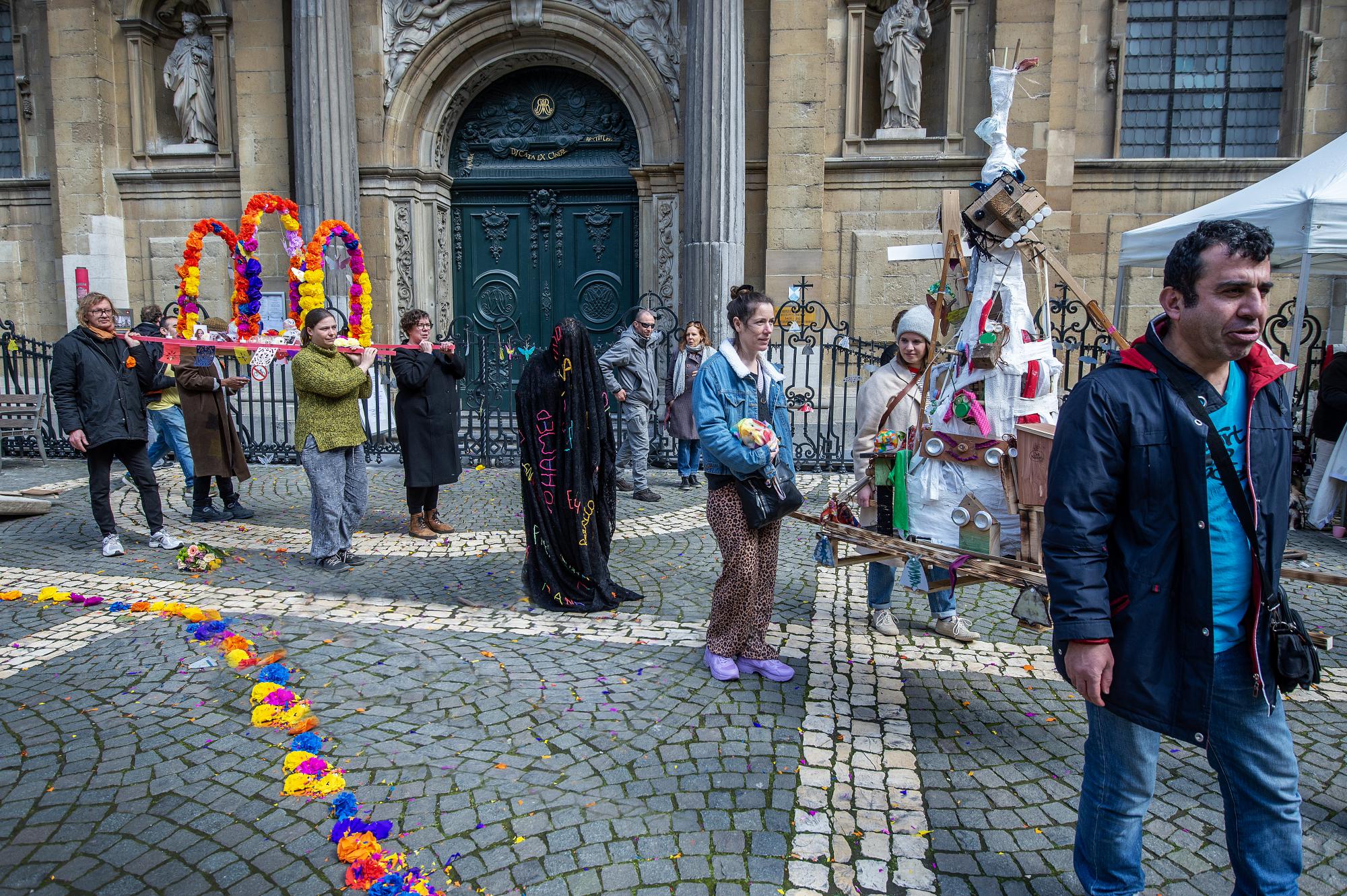 Organisaties zoals Straatpastoraat ’t Vlot en de Nomaad willen de daklozen geen stille dood laten sterven. .