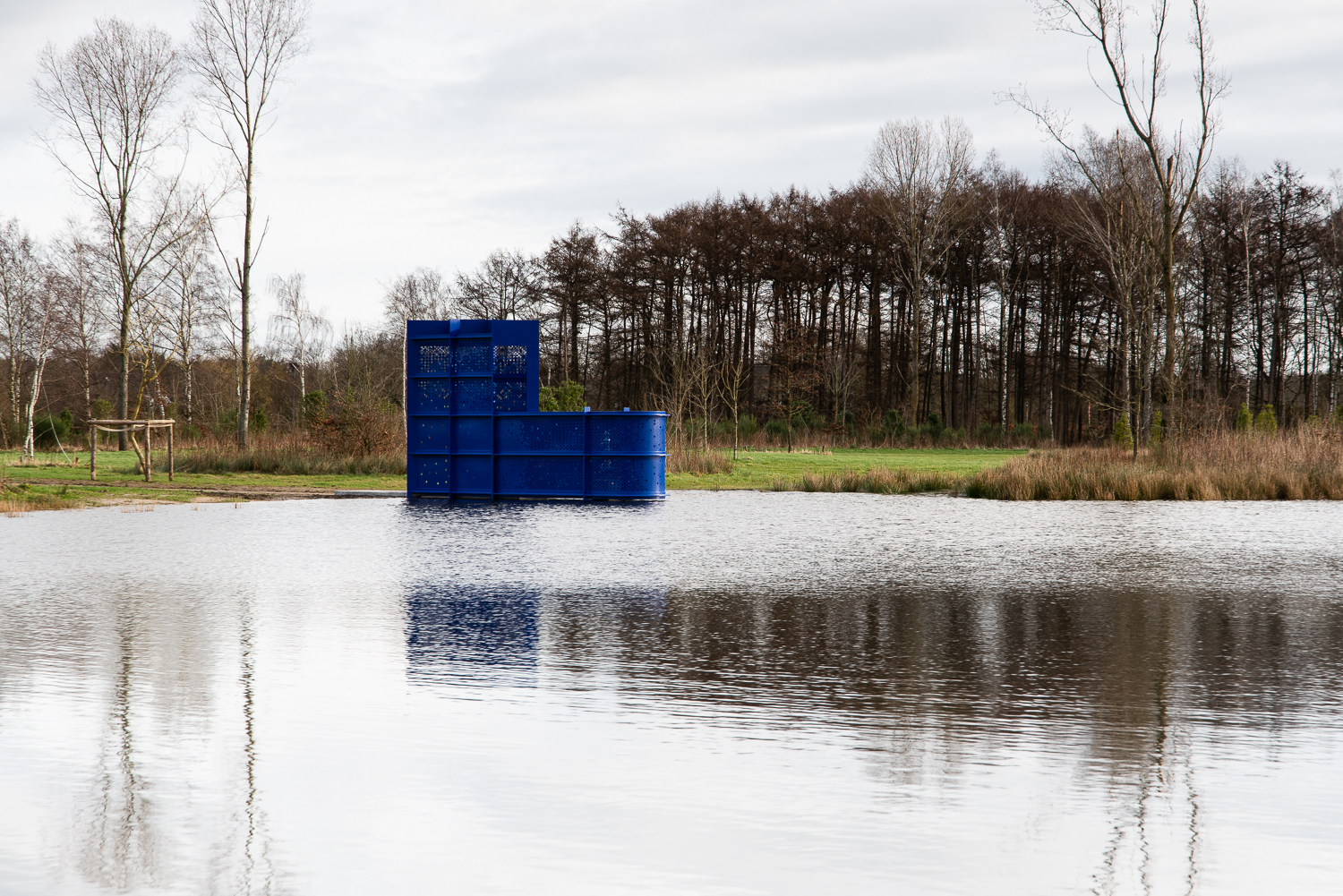 De kapel staat nu nog open in het landschap, maar zal de volgende jaren tussen planten en bomen komen te staan.