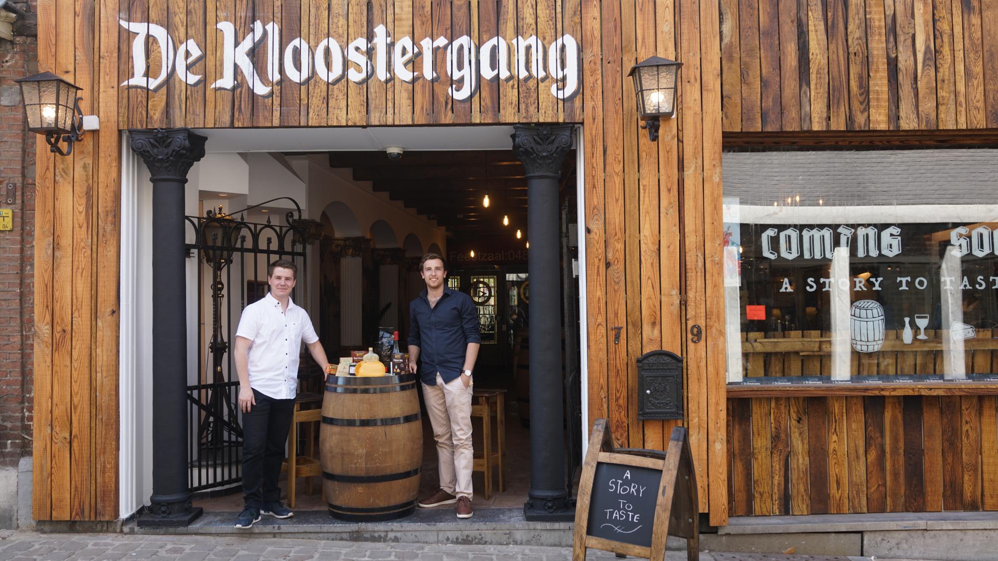 Kenny Hermans (links) en Koen Naulaerts voor hun pop-up De Kloostergang.