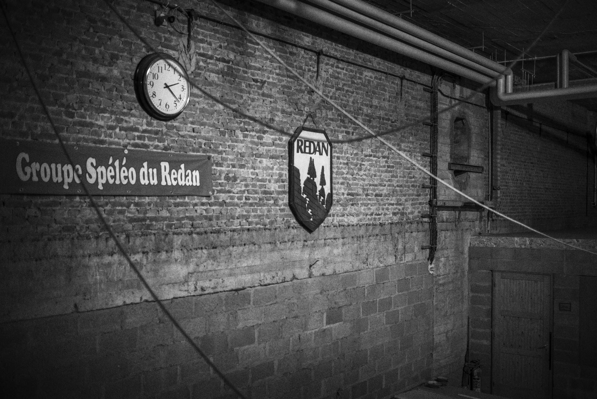 De erkende vereniging voor speleologie G.S. Redan traint al sinds 1981 in een kelderruimte van de basiliek.