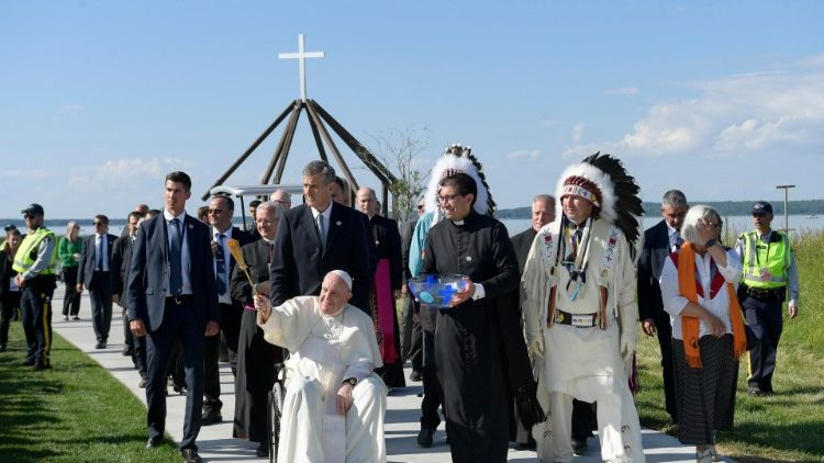 Paus Franciscus aan de boord van het Lac Sainte Anne