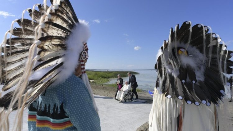 Paus Franciscus aan de boorden van het Lac Sainte Anne