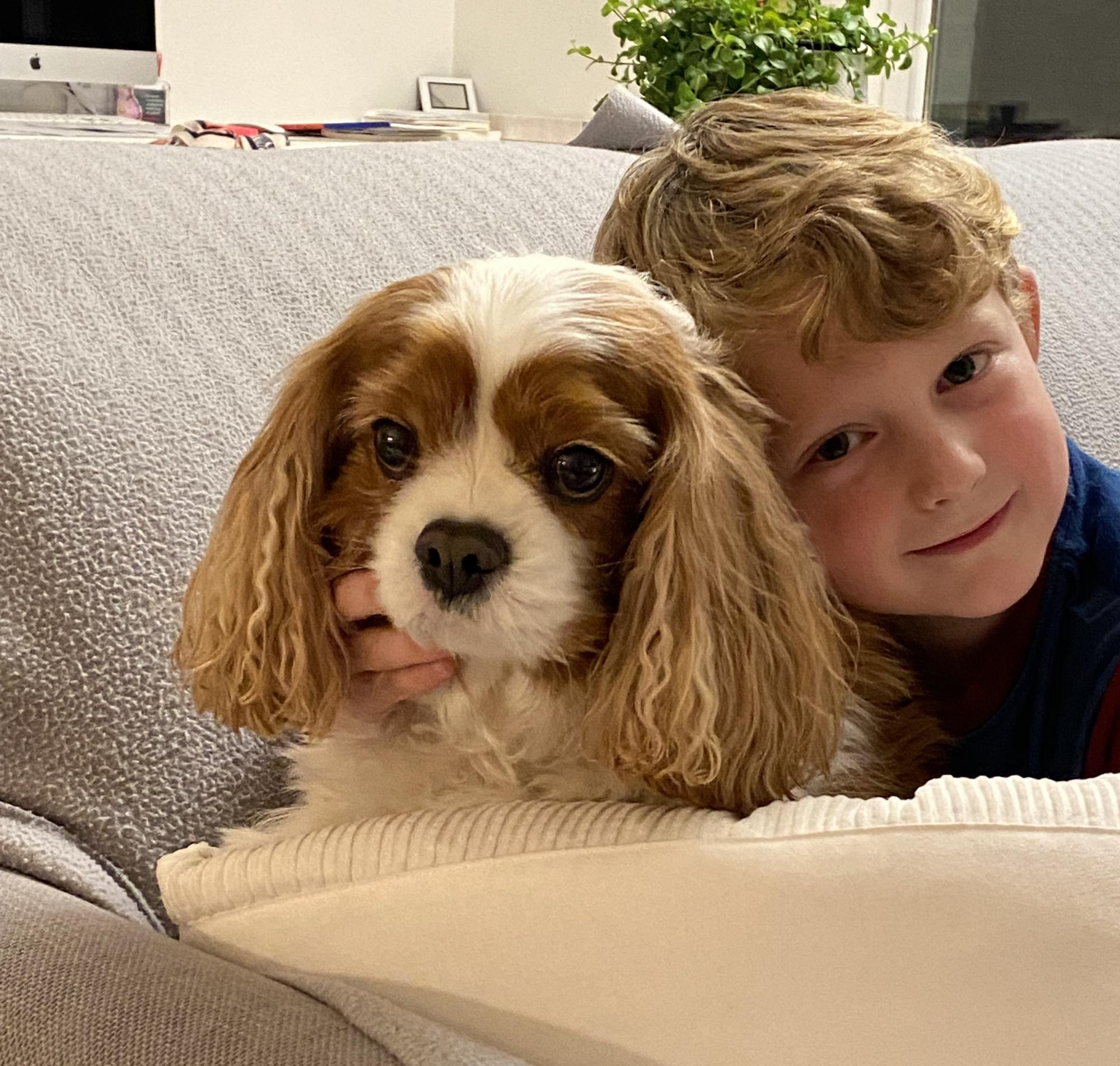 Loeka en Fons, een van de kleinkinderen van Katrien.