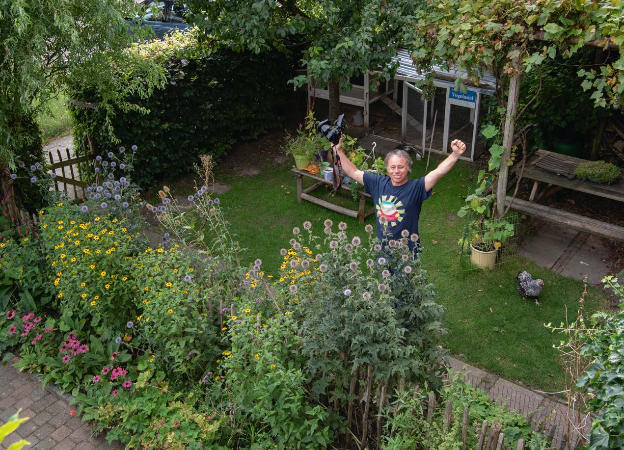 Luc Hoogenstein in zijn 1000-soortentuin in Utrecht